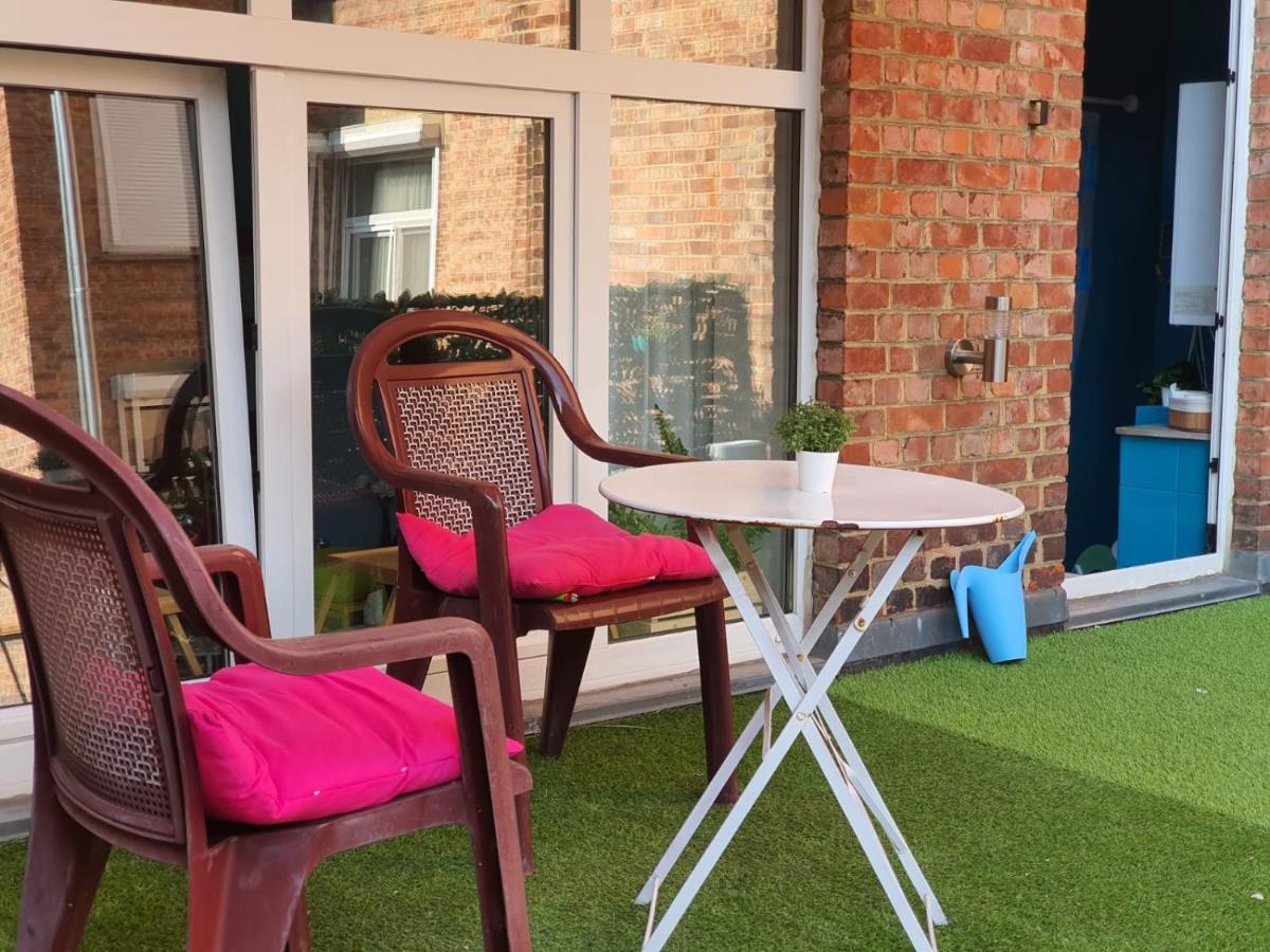 Ibiza Vibes Studio - Festive, Beach & Sun Atmosphere - Amazing Location In City Center Apartman Namur Kültér fotó